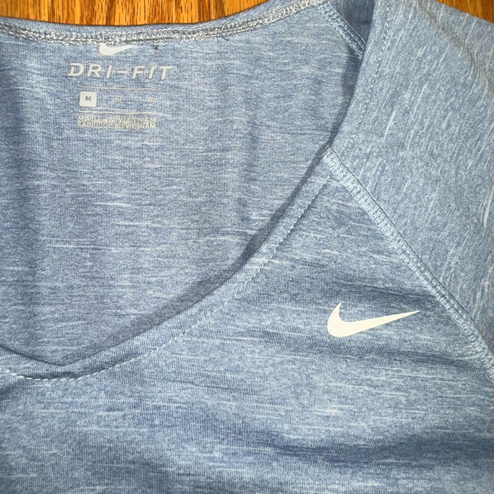 Nike Dri Fit Women's Scoop Neck Light Blue Size Medium Upf 40+